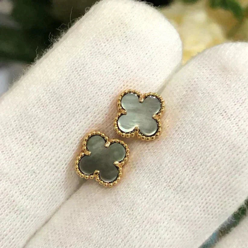 Lume Jewelry「CLOVER MINI 9.5MM GRAY MOP ピアス」
