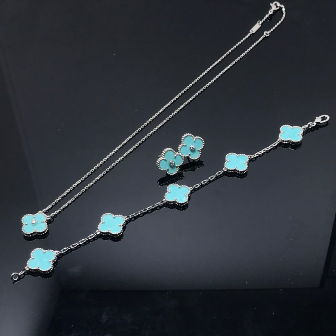 「Lume Jewelry」クローバー1ダイヤモンドブルースカイシルバーピアス