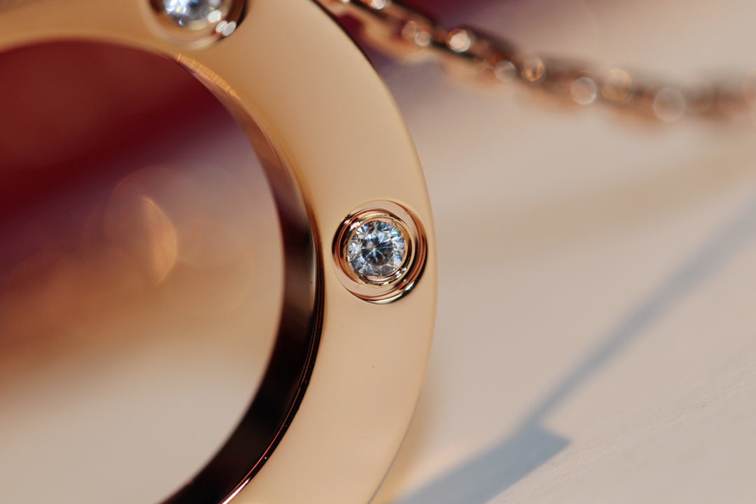 Lume Jewelry「LOVE NECKLACE 16MM 6 DIAMONDS PINK GOLD」