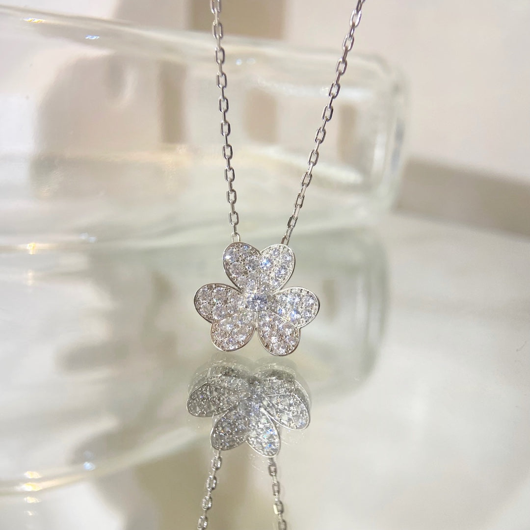 Lume Jewelry フラワーダイヤモンドネックレス
