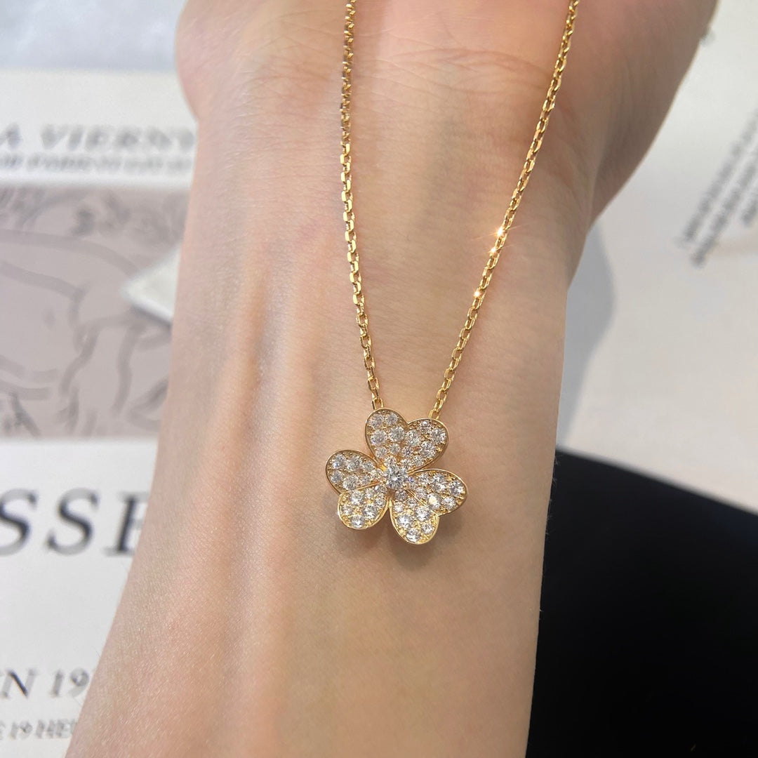 Lume Jewelry フラワーダイヤモンドネックレス