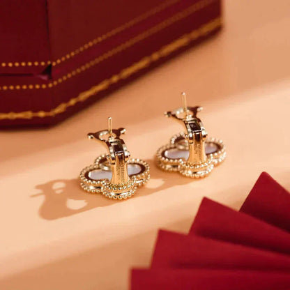 ¡®Lume Jewelry¡¯CLOVER MEDIUM 1 MOTIFS  WHITE MOP STUD EARRINGS