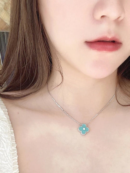 『ルメジュエリー』クローバー1ダイヤモンドライトブルーシルバーネックレス
