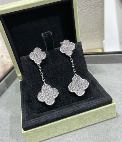 Lume Jewelry®クローバー2モチーフダイヤモンドパヴェシルバーピアス