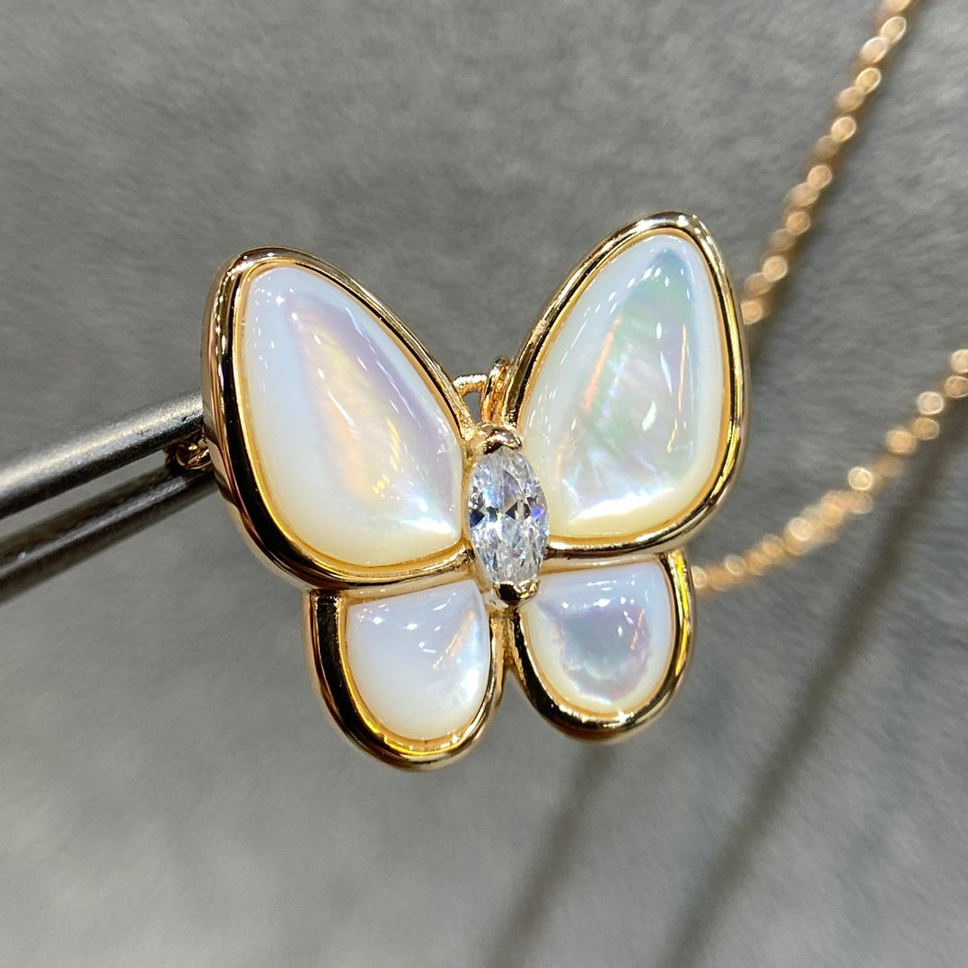 Lume JewelryバタフライMOPダイヤモンドネックレス