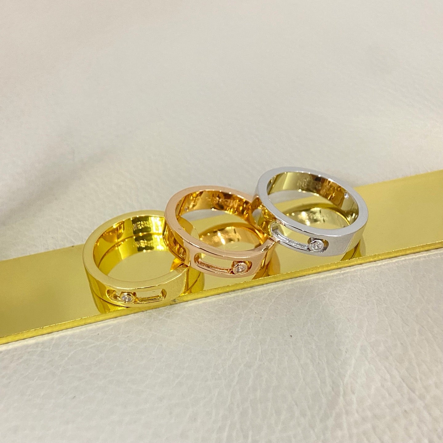 [Lume Jewelry]Move Wide Band Single Moving Diamond Ring