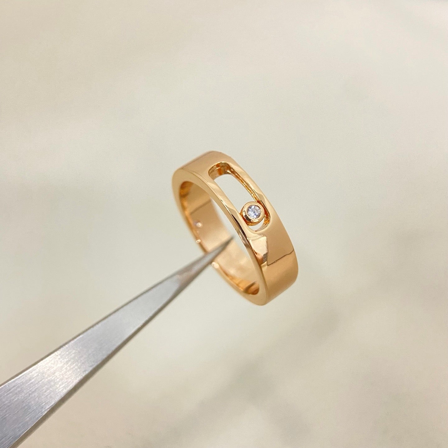 [Lume Jewelry]Move Wide Band Single Moving Diamond Ring