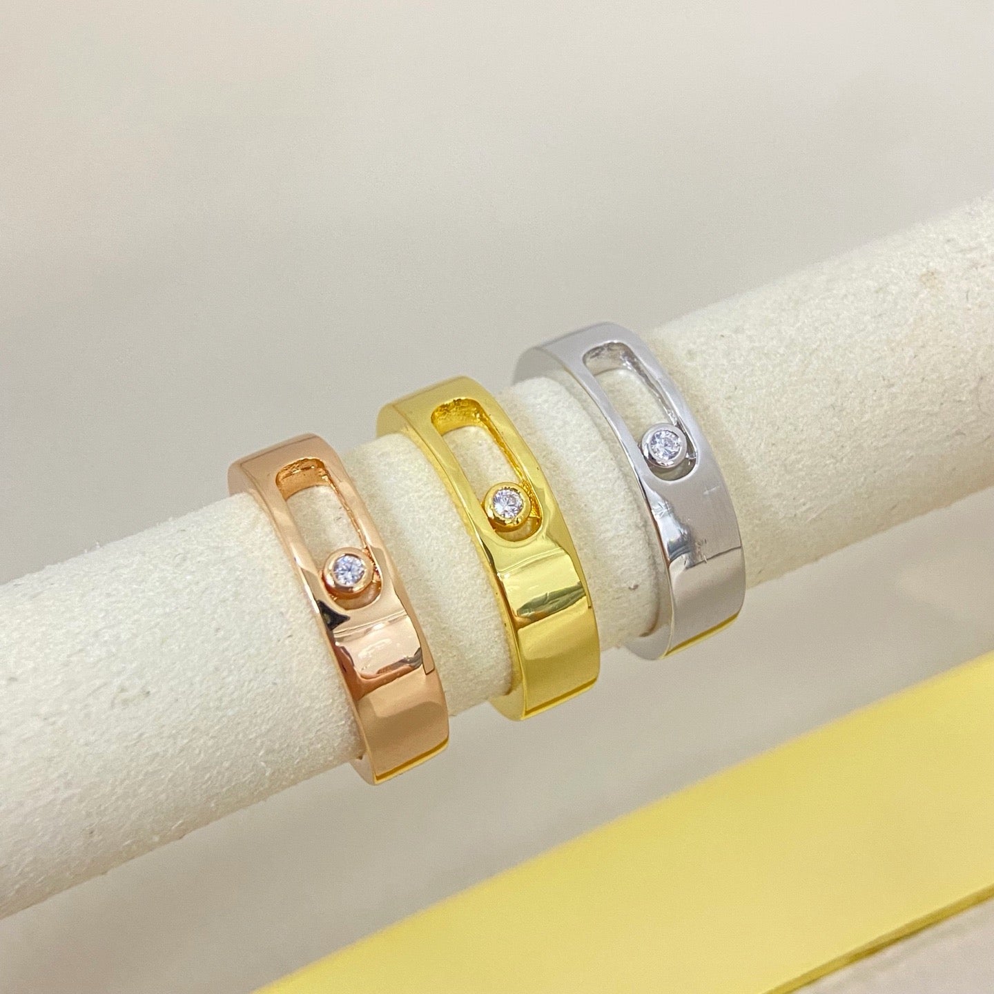 [Lume Jewelry]Move Wide Band Single Moving Diamond Ring