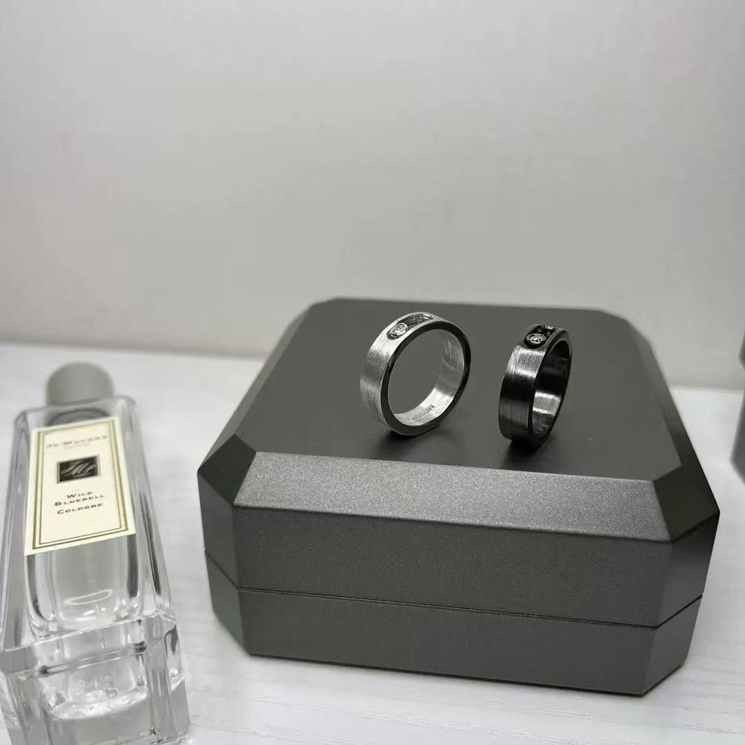 [Lume Jewelry]Black Titanium Ring with Single Sliding Diamond (Men's Style)