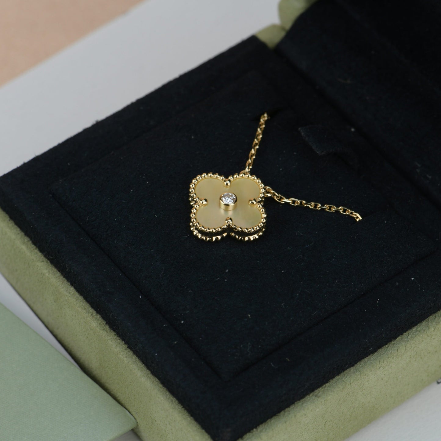 Lume Jewelry クローバー 15MM ダイヤモンド ゴールド マザーオブパール ネックレス