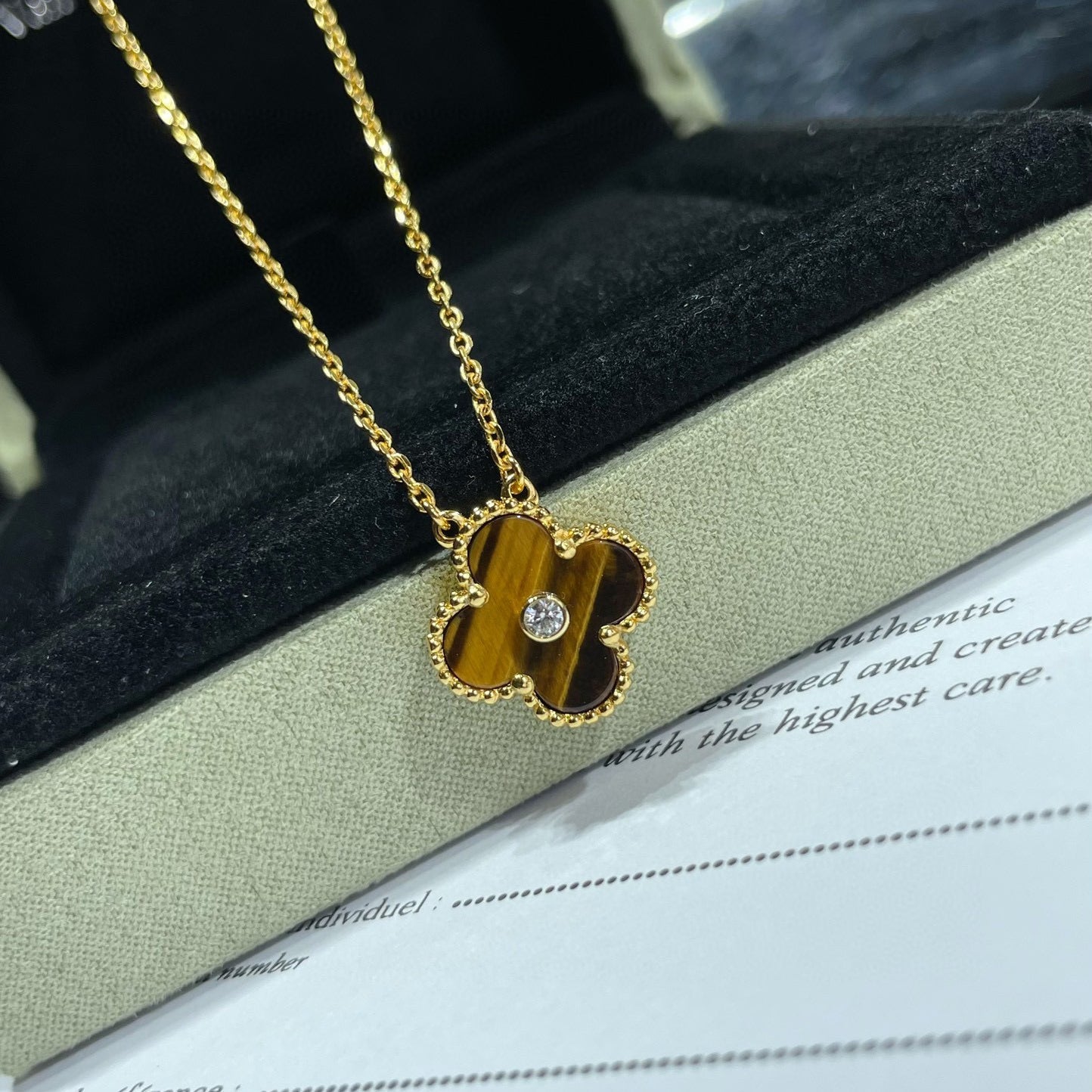 Lume Jewelry クローバー 15MM ダイヤモンド＆イエロータイガーアイアゲート ネックレス