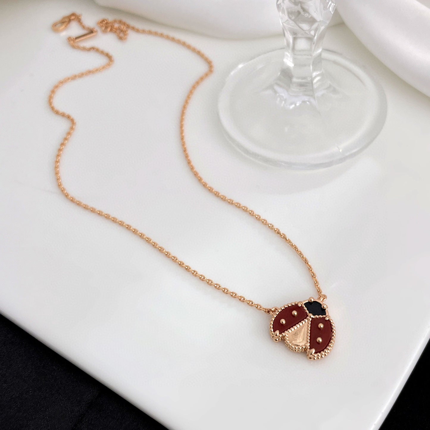 Lume Jewelry 「LUCKY カーネリアン てんとう虫ネックレス」