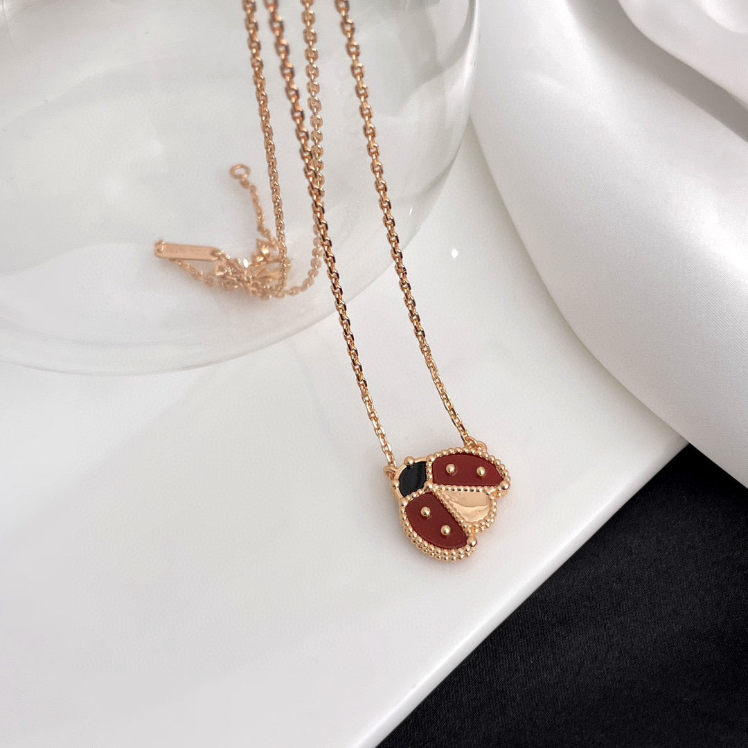 Lume Jewelry 「LUCKY カーネリアン てんとう虫ネックレス」