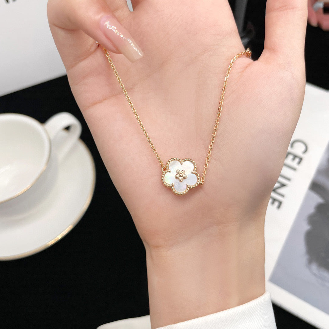 ルムジュエリー 「ラッキー ホワイトMOP梅の花ブレスレット」