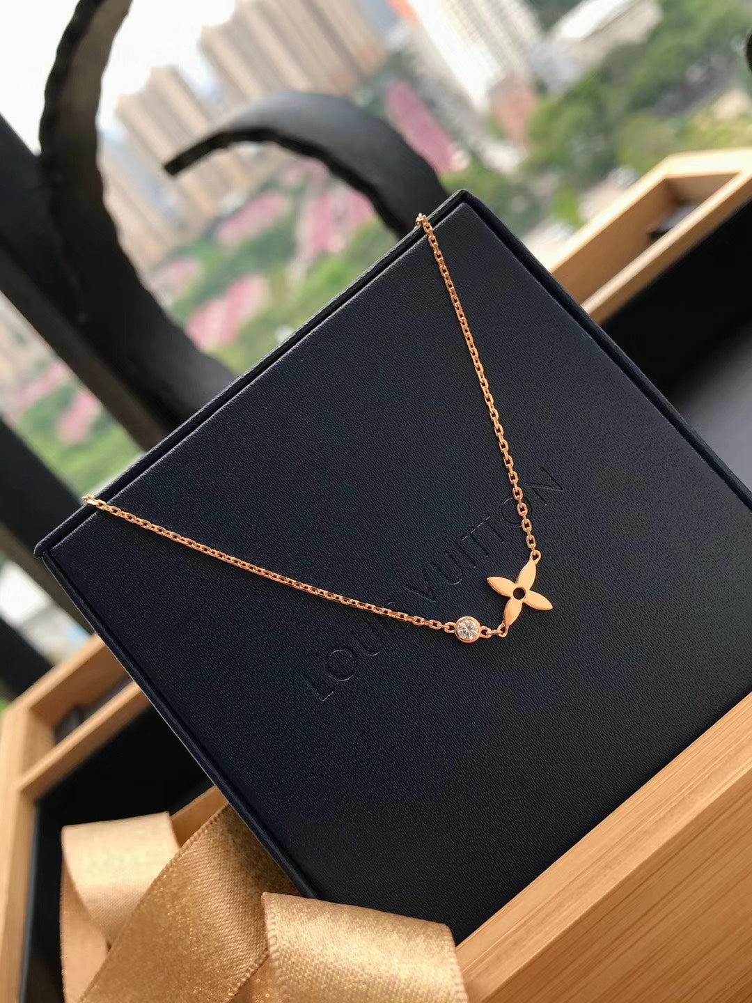 Lume Jewelry『BLOSSOM PENDANT PINK GOLD AND DIAMOND』